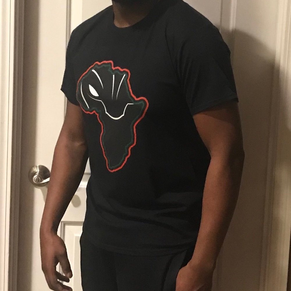 Black Panther T-Shirt - Picture 2 of 3